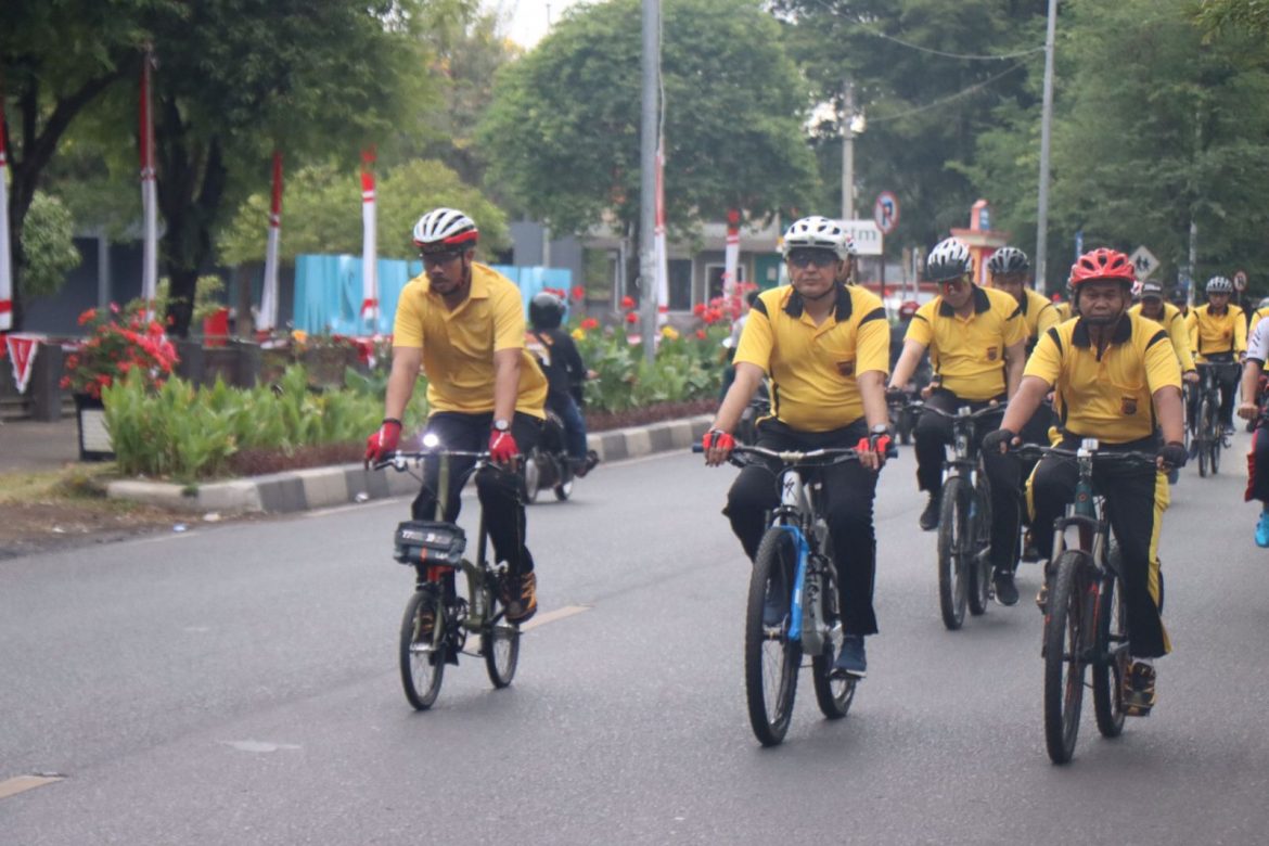 Ada Apa, Kapolda Aceh Naik Sepeda Santai Keliling Kota Banda Aceh
