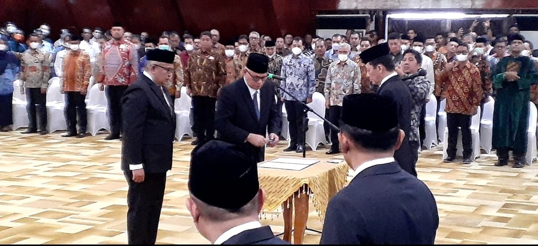 Pj Gubernur Achmad Marzuki Resmi Melantik Bustami Hamzah Sebagai Sekda Aceh 