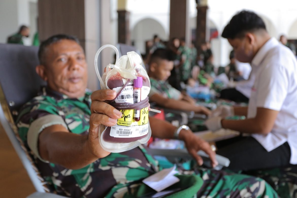 Kodam IM Gelar Bhakti Sosial Donor Darah Memperingati HUT Ke-77 TNI