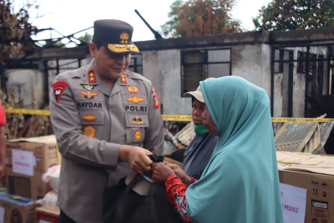 Kapolda Aceh Salurkan Bantuan Sosial Untuk Korban Kebakaran di SPN Polda Aceh