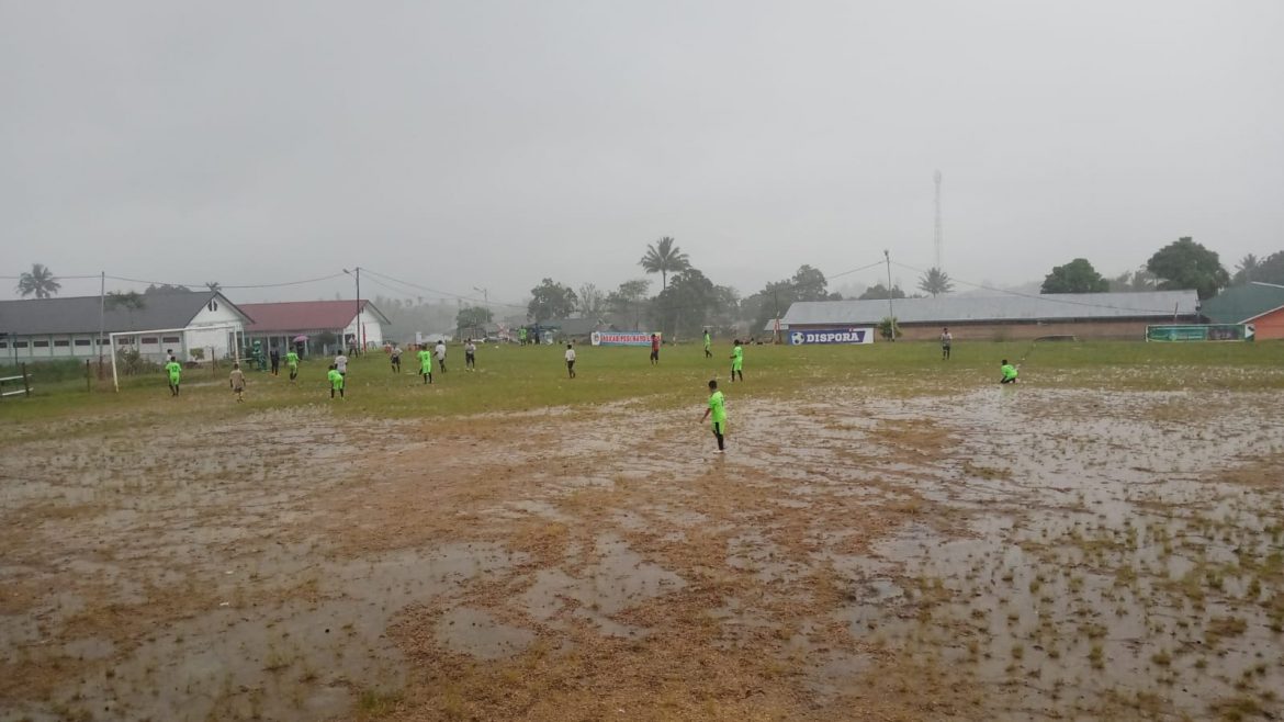 Kesebelasan Darul Hijrah B FC Bobol Gawang Uyem Beriring FC 1-0