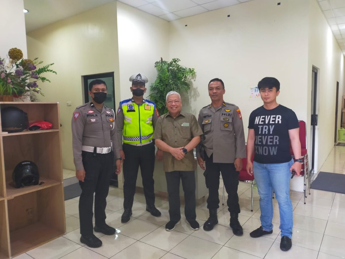 Wujudkan Kamtibmas Ops Lilin 2022, Personil Polres Pelabuhan Makassar lakukan Pengamanan Gereja – gereja