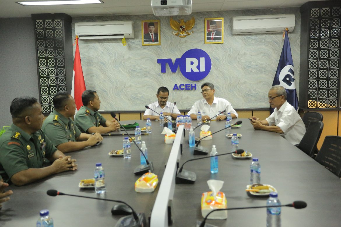Kapendam IM Bersama Komandan Resimen Induk Kodam Iskandar Muda berkunjung ke Kantor TVRI Aceh