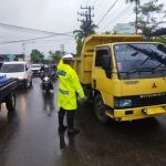 Antisipasi Lakalantas Saat Hujan, Satlantas Polres Aceh Barat Maksimal Berikan Pengaturan Lalu-lintas