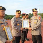 Dalam Apel Pagi, Kapolda Aceh Serahkan Penghargaan IKPA Kepada 2 Satker Dan 2 Satwil Jajaran Polda Aceh