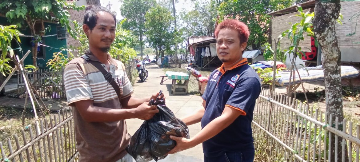 Peduli Banjir,DPP IWO Indonesia Salurkan Bantuan Sembako Kewarga Terdampak Banjir Di Bekasi