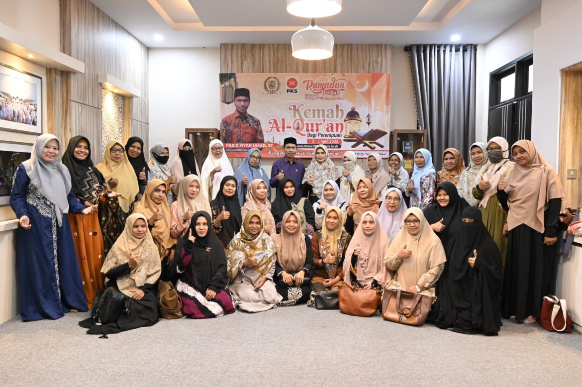 Ibu-Ibu Antusias Ikuti Kemah Al-Qur’an di Rumah Dinas Ketua DPRK Banda Aceh
