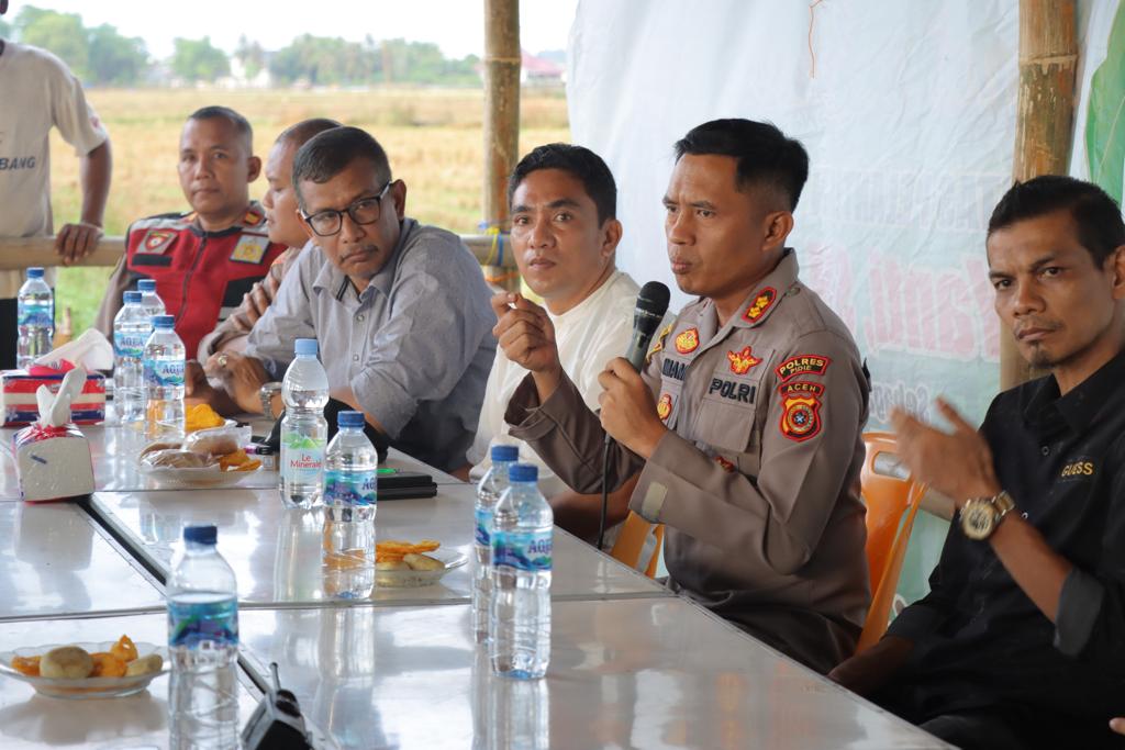 Kapolres Pidie Silaturahmi Dengan Petani Bawang Merah Di Kecamatan Simpang Tiga