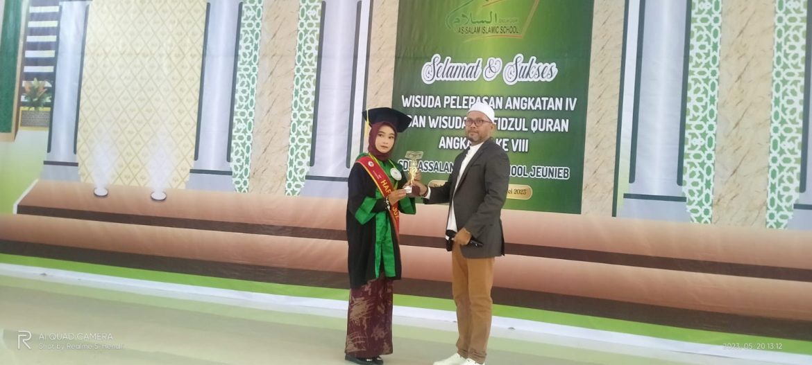 Wisuda Dan Hafidzul Quran SDIT Assalam Islamic School Jeunieb Berjalan Lancar Dan Sukses