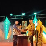Camat Kota Juang, Musni Syahputra Menerima Piala Bergilir Juara Umum MTQ ke-36 Tingkat Kabupaten Bireuen Tahun 2023.