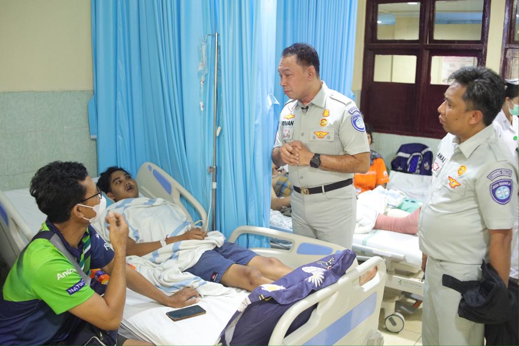 Lakukan Kunjungan ke Rumah Sakit, Rivan A. Purwantono Pastikan Korban Kecelakaan Terlayani dengan Baik